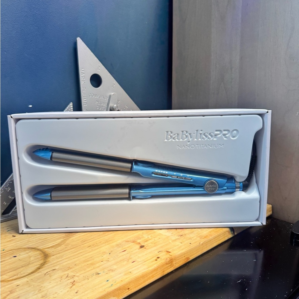 BaBylissPRO Nano Titanium 1" Curved Styling Iron - Blue - Picture 3 of 6